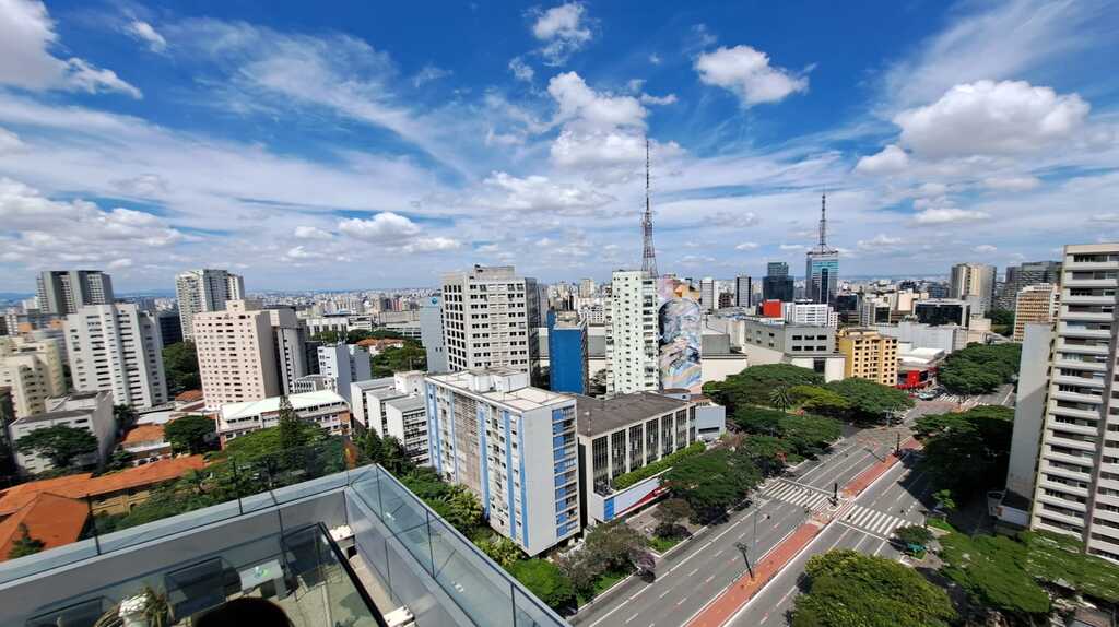 Avenida Paulista iluminada no aniversário de São Paulo 469 anos